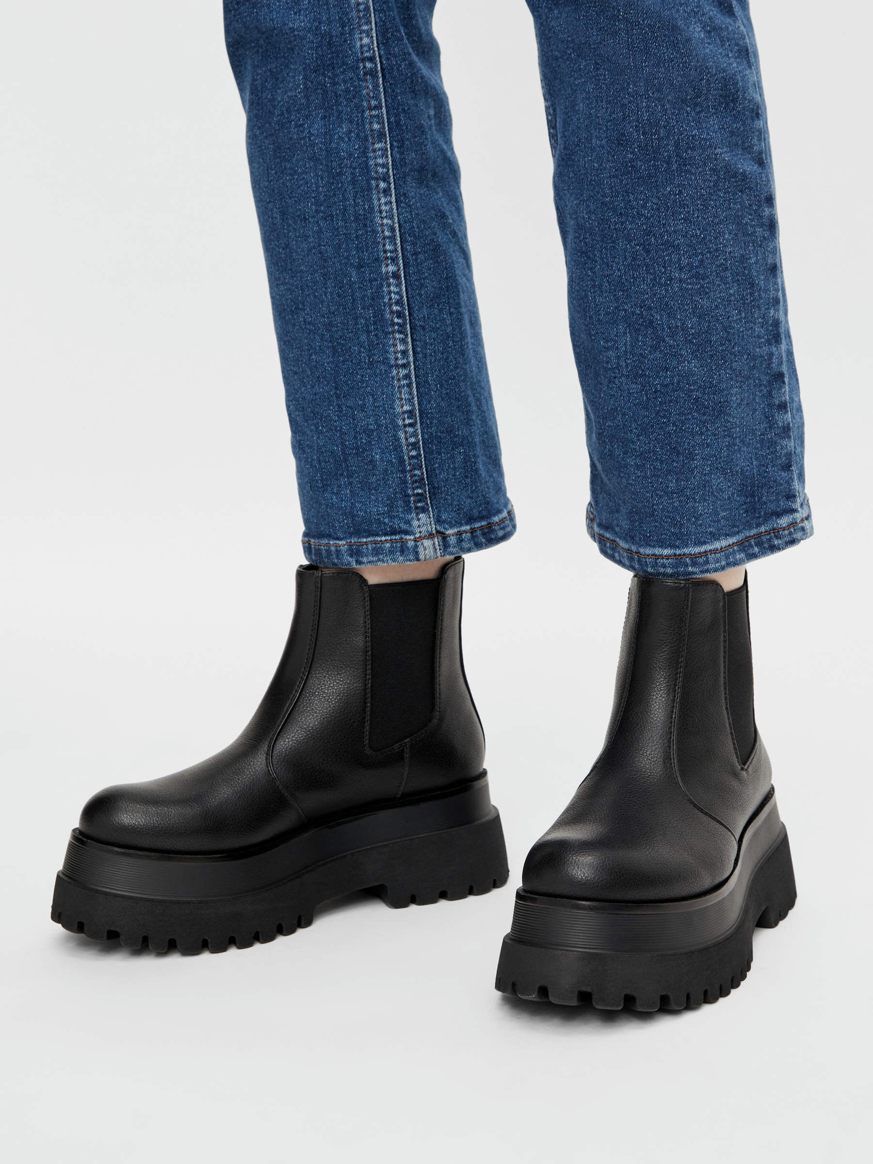Bianco chelsea top boots