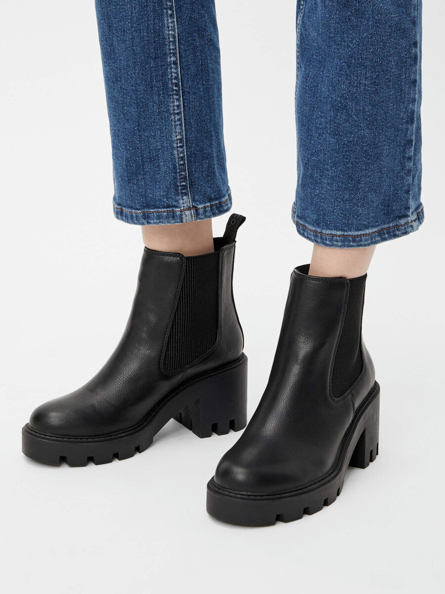 aldo chunky chelsea boots