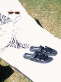 Product image thumbnail - BIAOSLO SANDALEN MIT BREITEN RIEMEN, Black | 2