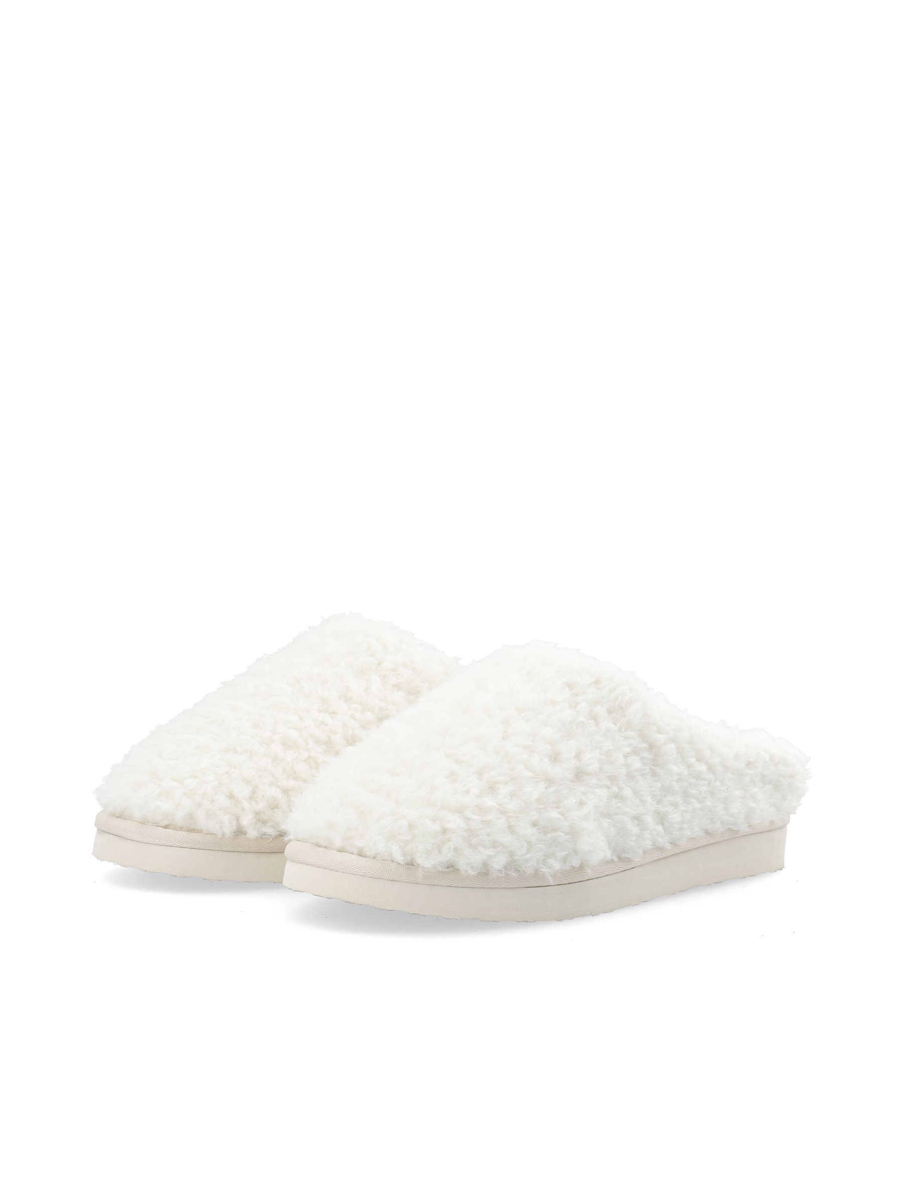 Slippers the white brand new arrivals